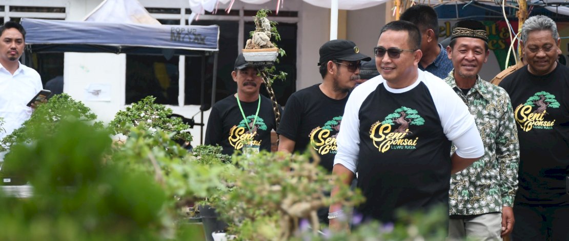 Muhammad Fauzi di acara Festival Bonsai. Muhammad Fauzi di acara Festival Bonsai.
