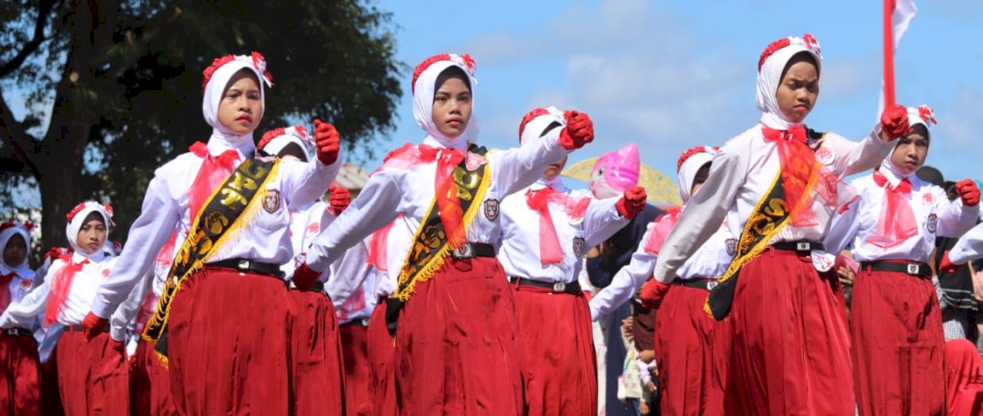 Lomba gerak jalan indah antar sekolah memeriahkan peringatan Hari Ulang Tahun ke-78 Kemerdekaan Republik Indonesia Tingkat Kabupaten Kepulauan Selayar, Selasa, 15 Agustus 2023.