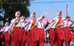 Lomba Gerak Jalan Indah Antar Sekolah Meriahkan HUT Kemerdekaan RI