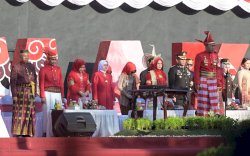 Hadiri Upacara HUT ke-78 di Anjungan Pantai Losari Makassar  Indira : Semangat Gotong Royong