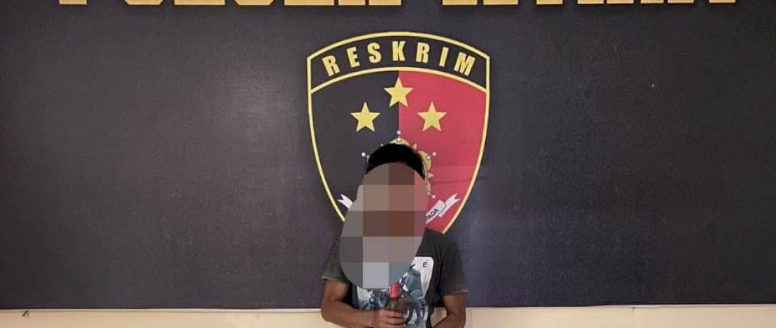 Lelaki inisial AW tega menebas temannya, YP, menggunakan sebilah parang.