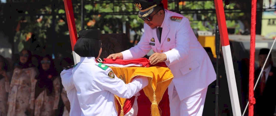 Bupati Kepulauan Selayar Muh Basli Ali bertindak selaku Inspektur Upacara Hari Ulang Tahun (HUT) ke-78 Kemerdekaan Republik Indonesia Tingkat Kabupaten Kepulauan Selayar, Kamis, 17 Agustus 2023.