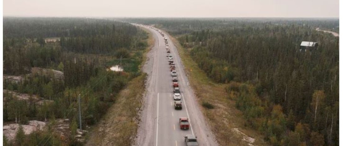 20.000 warga kota Yellowknife, Kanada Utara mengungsi. Sementara tim pemada kebakaran terus berusaha mencegah kebakaran hutan akibat cuaca panas ektrem yang melanda negara bagian tersebut 20.000 warga kota Yellowknife, Kanada Utara mengungsi. Sementara tim pemada kebakaran terus berusaha mencegah kebakaran hutan akibat cuaca panas ektrem yang melanda negara bagian tersebut