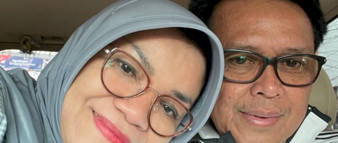 Nurdin Abdullah berswafoto bersama sang istri setelah bebas daripenjara Suka Miskin