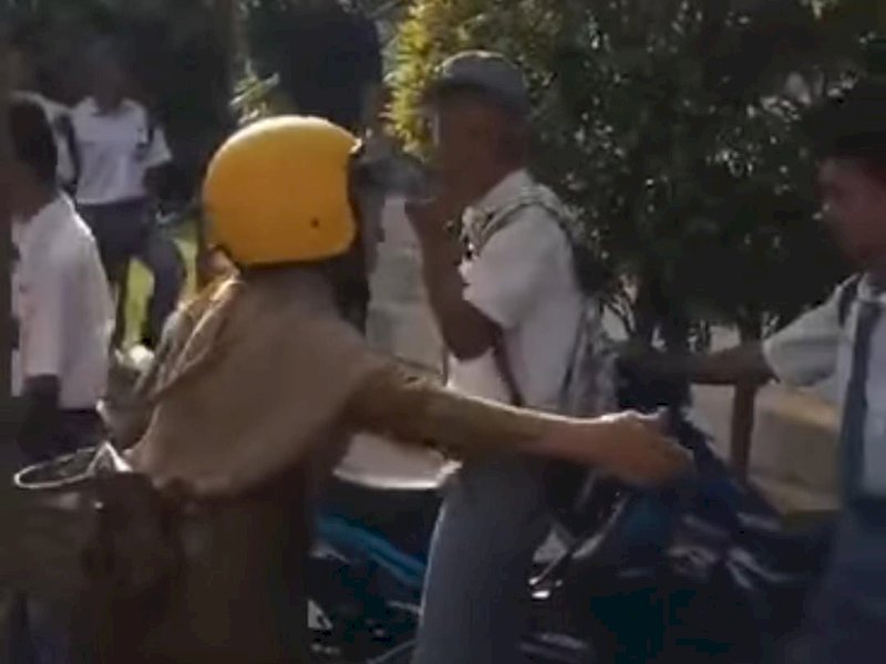 Murid SMA Tega Bully Guru Sendiri, Kunci Motor Dirampas dan Disoraki: Ngak Bisa Pulang!