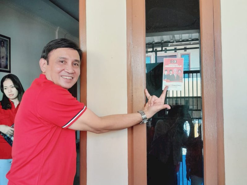 Antusiasme RPG dalam Aksi PDIP: Stiker Ganjar Pranowo Menghiasi Rumah-rumah