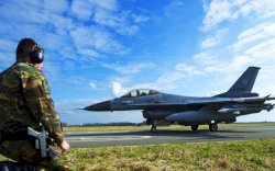 Pelatihan Pesawat Tempur F-16 Amerika Serikat Dimulai untuk Ukraina