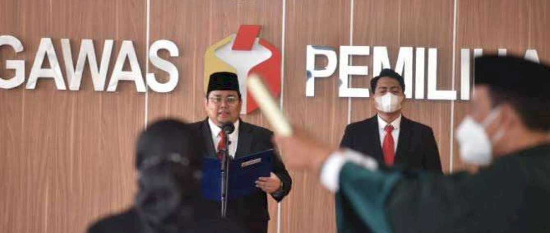 Sebanyak 1.912 anggota Bawaslu Periode 2023-2028 dari 514 Kabupaten/Kota dilantik oleh Ketua Bawaslu RI Rahmat Bagja.