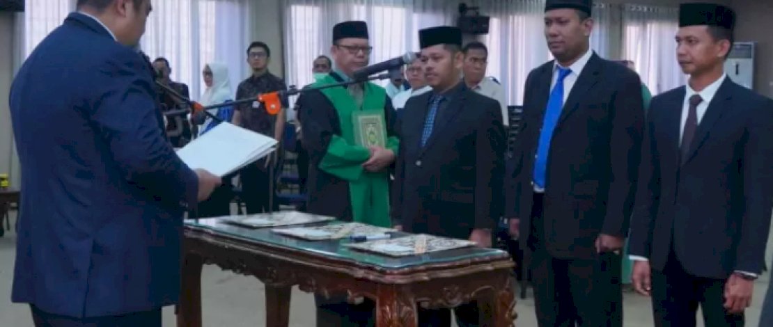  Bupati Maros Chaidir Syam melantik komisaris dan direksi perseroan daerah (Perseroda) Maros PT Bumi Maros Sejahtera di Ruang Pola Kantor Bupati Maros pada Jumat (28/07/2023).