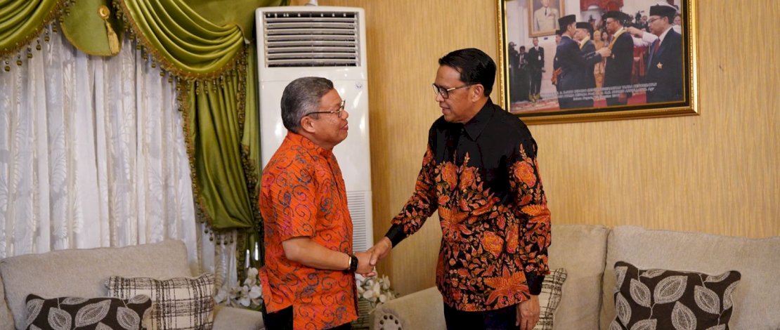 Wali Kota Parepare, Taufan Pawe (TP), bertemu dengan mantan Gubernur Sulawesi Selatan, Nurdin Abdullah (NA), di kediaman pribadi NA pada Minggu, 20 Agustus 2023.