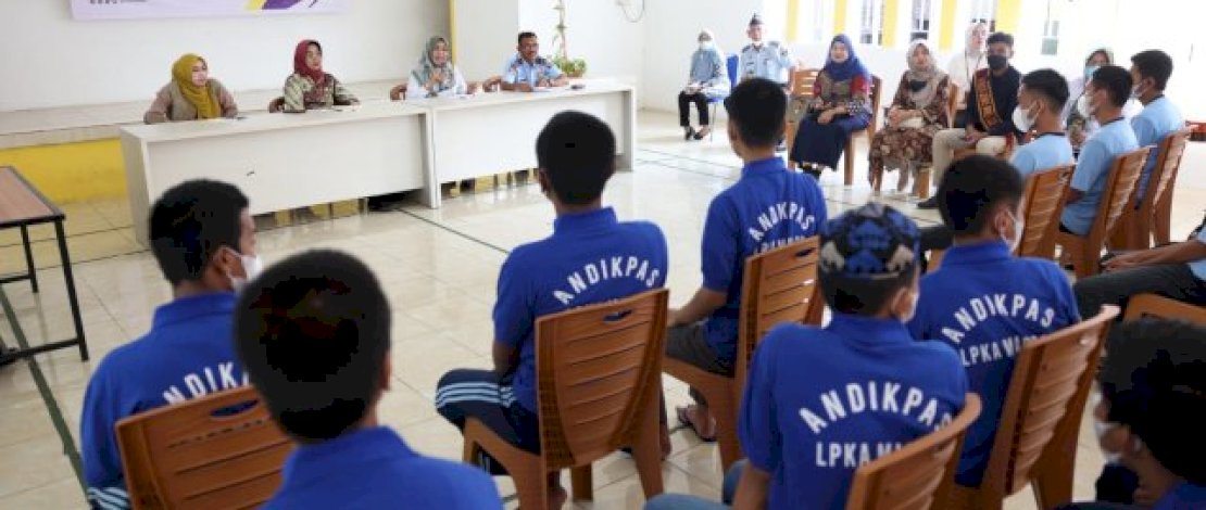 Perwakilan BKKBN Provinsi Sulawesi Selatan (Sulsel) melaksanakan Pembinaan Kesehatan Reproduksi Bagi Remaja Kelompok Resiko Tinggi (Anak Putus Sekolah), dengan menyasar Binaan Lembaga Pemasyarakatan Khusus Anak (LPKA) II Maros. Perwakilan BKKBN Provinsi Sulawesi Selatan (Sulsel) melaksanakan Pembinaan Kesehatan Reproduksi Bagi Remaja Kelompok Resiko Tinggi (Anak Putus Sekolah), dengan menyasar Binaan Lembaga Pemasyarakatan Khusus Anak (LPKA) II Maros.