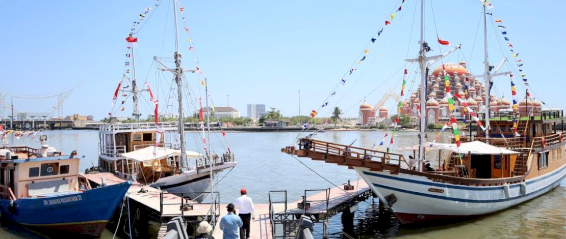 Danny Pomanto Ajak Tamu VVIP Naik Kapal Pinisi, Tinjau Persiapan Event F8 Danny Pomanto Ajak Tamu VVIP Naik Kapal Pinisi, Tinjau Persiapan Event F8