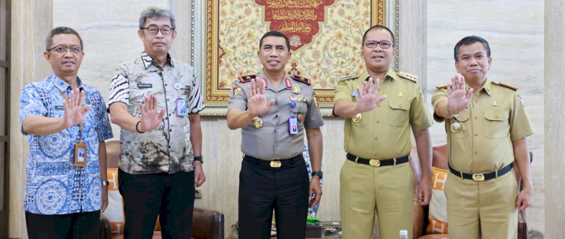 Danny Pomanto menerima kunjungan Brigjen Pol Guruh Ahmad Fadiyanto di kediaman pribadinya, di Jl Amirullah, Selasa, 22 Agustus 2023.