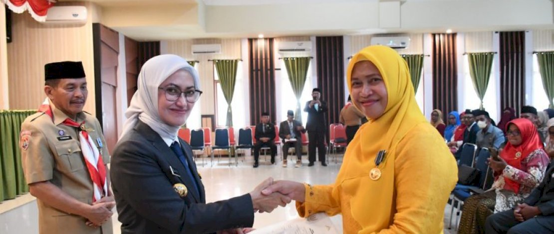 274 Pegawai Negeri Sipil lingkup Pemerintah Kabupaten Luwu Utara menerima Penganugerahan dan Penyematan Tanda Kehormatan Satyalancana Karya Satya.