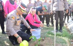 Polres Gowa Tanam 2000 Pohon bersama Kapolri 