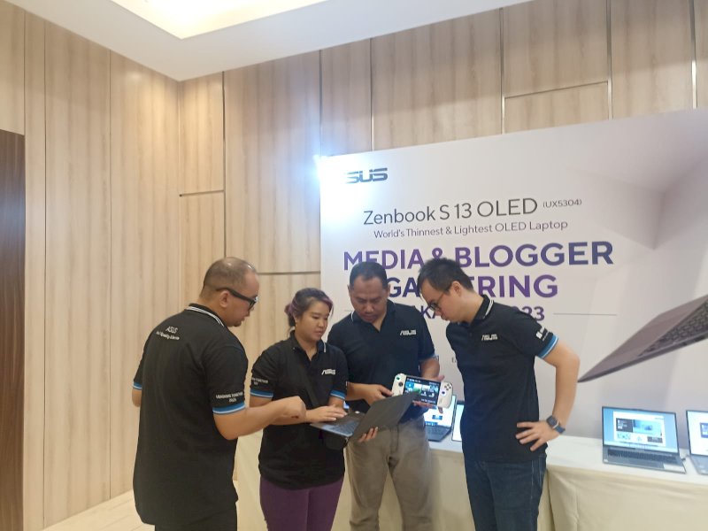 Media Gathering di Makassar, ASUS  Kenalkan Laptop Paling Tipis dan Console Portabel Game Tertangguh  di Dunia