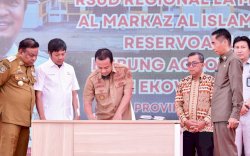 Tidak Hanya Resmikan RSUD Regional La Mappapenning, Gubernur Sulsel Serahkan Sejumlah Bantuan di Bone