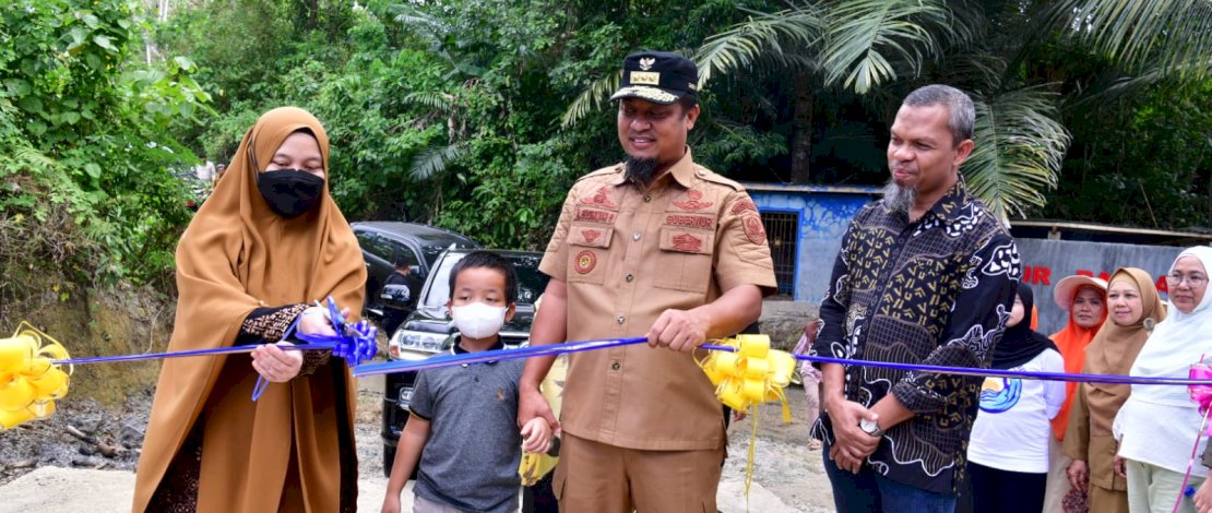 Gubernur Sulawesi Selatan, Andi Sudirman Sulaiman, meresmikan Pembangunan Embung Agrowisata Pallae di Kabupaten Bone.