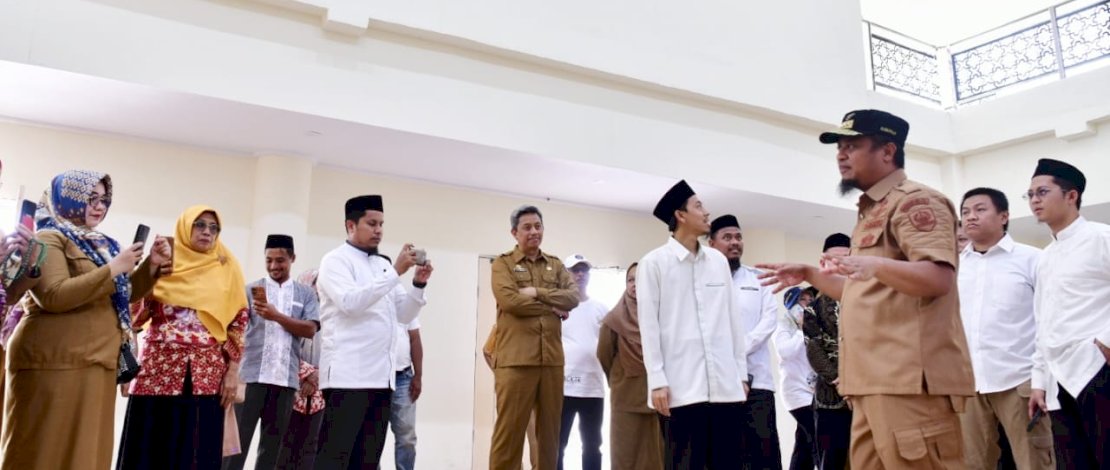 Gubernur Sulawesi Selatan, Andi Sudirman Sulaiman, meresmikan Al Markaz Al Islami Imam Syafi'i.