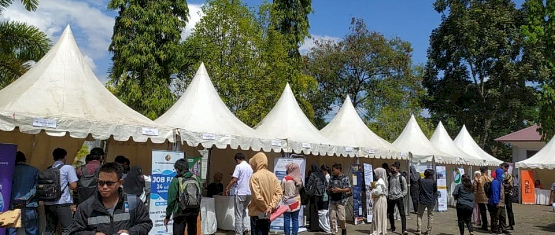 Para pencari kerja di Job Fair Disnakertrans Sulsel, Kamis, 24 Agustus 2023. Para pencari kerja di Job Fair Disnakertrans Sulsel, Kamis, 24 Agustus 2023.