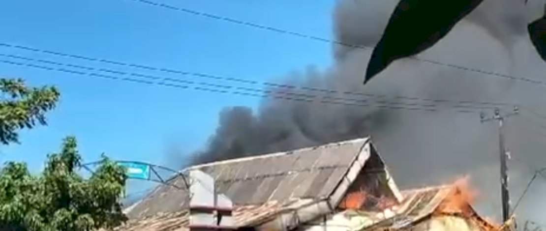 Kebakaran Melanda Dusun Labuange, 2 Rumah Ludes Terbakar