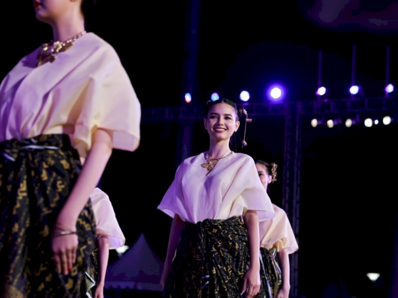 Desainer Lokal dan Internasional Bersatu di Panggung Fashion Show  F8 Makassar 