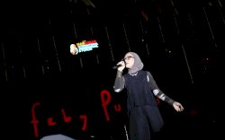 Ribuan Penonton F8 Makassar  Menggalau Bersama Feby Putri 