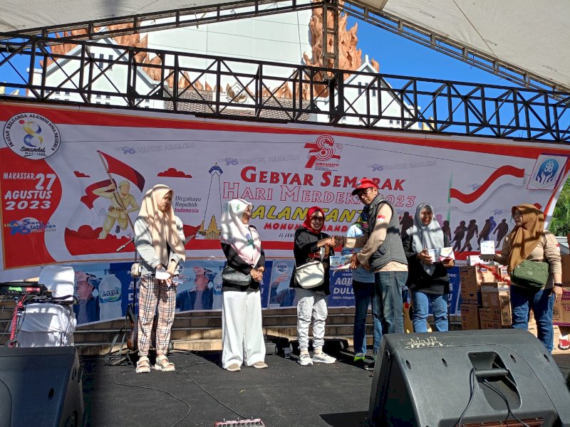 Meriahkan HUT Kemerdekaan, IKA Smandel Angkatan 98 Gelar Jalan Santai