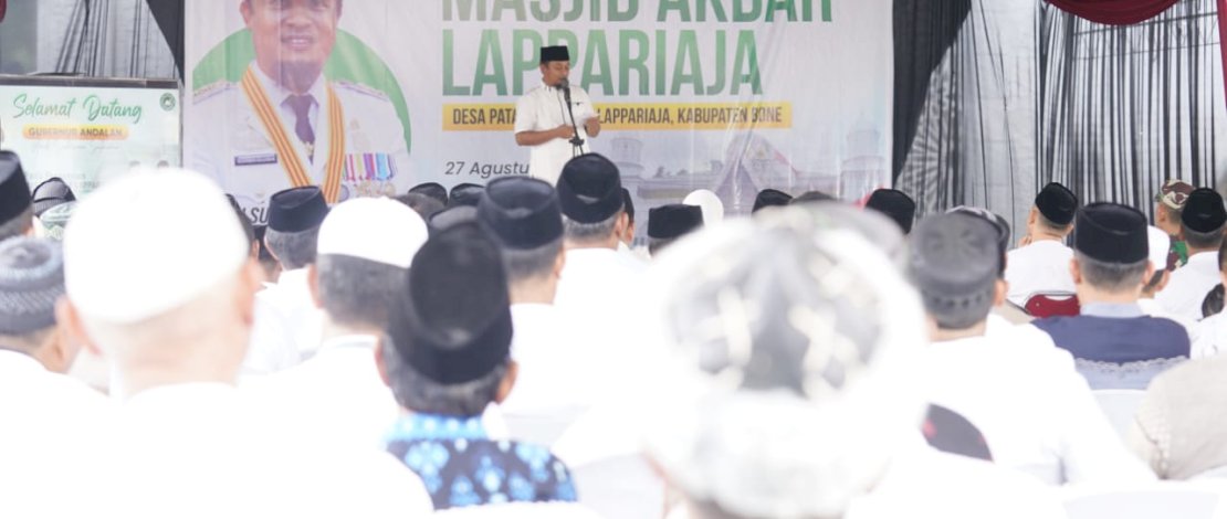 Gubernur Sulawesi Selatan, Andi Sudirman Sulaiman didampingi Bupati Bone, Andi Fahsar M. Padjalangi, meresmikan Masjid Akbar Lappariaja di Leppangeng, Desa Patangkai, Kecamatan Lappariaja, Minggu, 27 Agustus 2023.