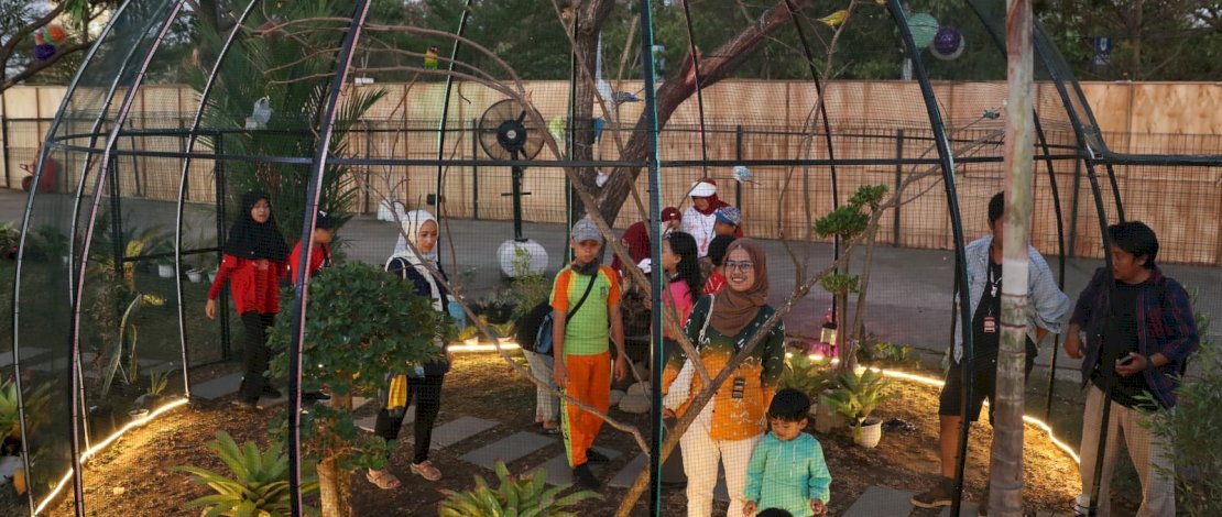 Mini garden yang terletak di tengah Zona 1 Makassar F8 telah menjadi spot foto favorit bagi pengunjung dari berbagai kalangan.