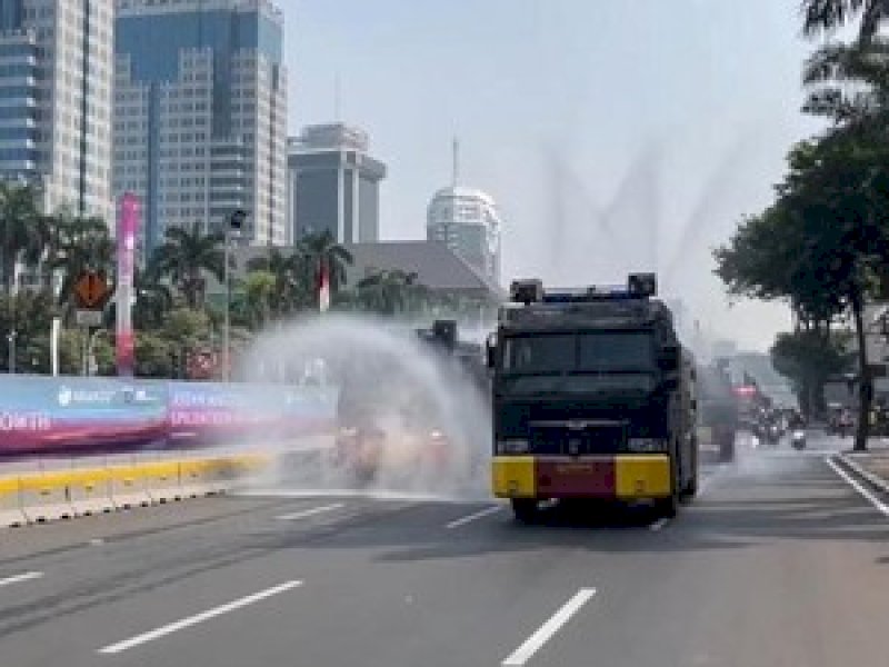 Belajar dari China, Semprot Air ke Jalan Bikin Polusi Menggila