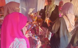 TP PKK Makassar Pikat Pengunjung F8 dengan Aneka Olahan Kripik, Abon Hingga Kerajinan Eceng gondok dari UMKM Binaan