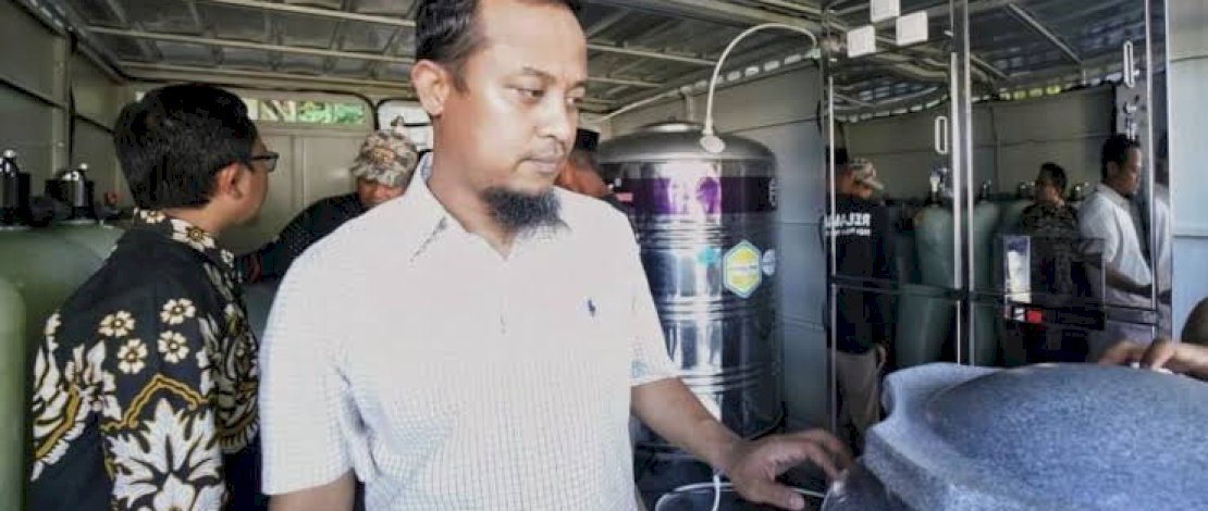 Gubernur Sulsel Andi Sudirman Sulaiman saat meninjau PSU Arsinum di wilayah Kepulauan.