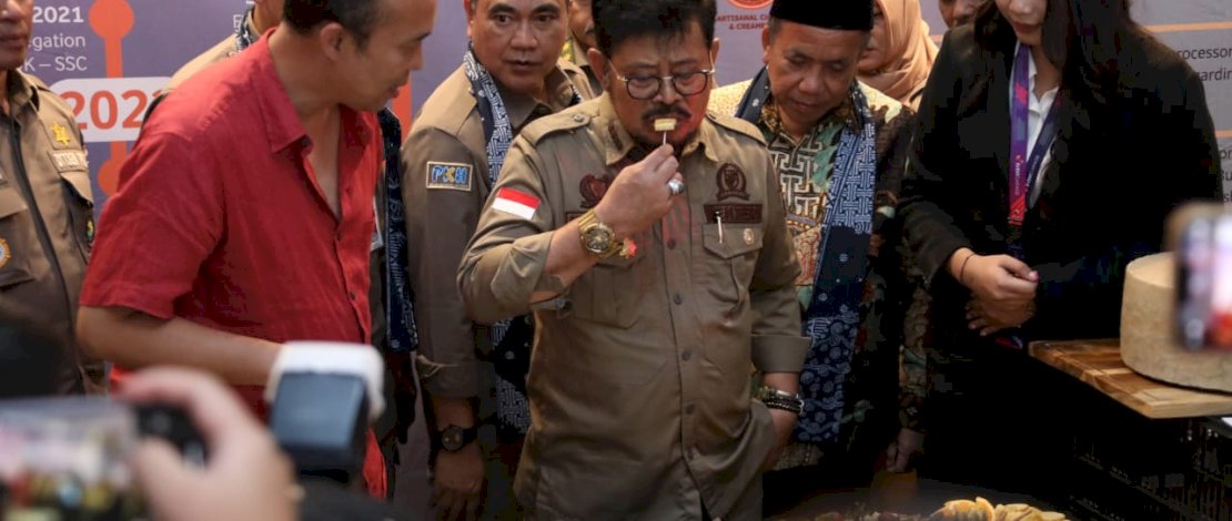 Mentan SYL menghadiri Launching Hilirisasi Peternakan: Produksi Perdana Susu dan Keju Organik Indonesia. Mentan SYL menghadiri Launching Hilirisasi Peternakan: Produksi Perdana Susu dan Keju Organik Indonesia.