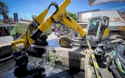Antisipasi Genangan, Dinas PU Makassar Keruk Saluran Sekunder di Sejumlah Titik