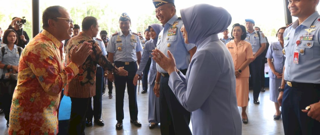 Wali Kota Makassar Moh Ramdhan "Danny" Pomanto mendampingi Kepala Staf Angkatan Udara (KASAU) Marsekal TNI Fadjar Prasetyo dan Danlanud Sultan Hasanuddin Marsma TNI Benny Arfan, meresmikan Baseops Lanud Sultan Hasanuddin (Sulhas), Rabu, 30 Agustus 2023.