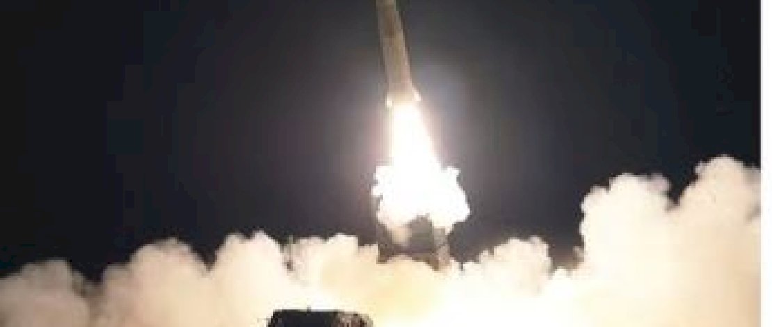Peluncuran rudal dari unit operasi nuklir taktis dari distrik barat Tentara Rakyat Korea Utara dilakukan di lokasi yang tidak diungkapkan di Korea Utara dalam gambar yang dirilis oleh Kantor Berita Sentral Korea Utara (KCNA) Peluncuran rudal dari unit operasi nuklir taktis dari distrik barat Tentara Rakyat Korea Utara dilakukan di lokasi yang tidak diungkapkan di Korea Utara dalam gambar yang dirilis oleh Kantor Berita Sentral Korea Utara (KCNA)