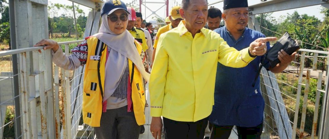 Hamka B Kady meresmikan penggunaan jembatan gantung Pammukkulu, di Kabupaten Takalar.