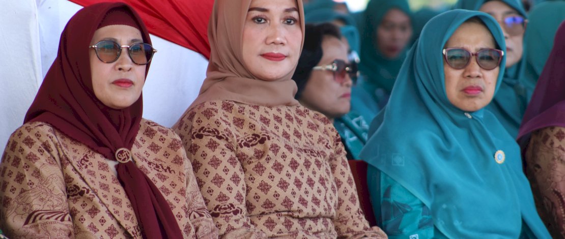 Ketua Tim Penggerak PKK Kabupaten Kepulauan Selayar, Andi Dwiyanti Musrifah Basli, menghadiri pembukaan Jambore Kader PKK Tingkat Provinsi Sulawesi Selatan (Sulsel) Tahun 2023, di Lapangan Andi Djemma Belopa, Kabupaten Luwu, Jumat, 1 September 2023.