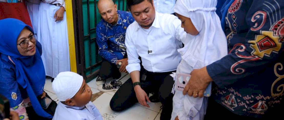 Berkunjung ke Sekolah Reski dan Marwah, Bupati Gowa Beri Hadiah Spesial