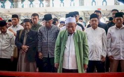 Bersama Jusuf Kalla, Taufan Pawe Hadiri Salat Jenazah Mantan Gubernur Sulsel Amin Syam