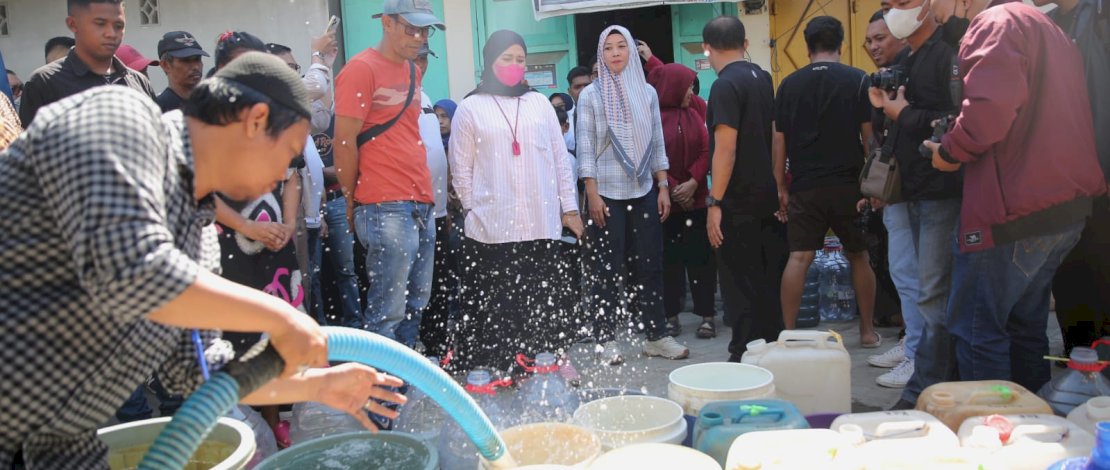 Wakil Wali Kota Makassar, Fatmawati Rusdi melakukan peninjauan ke titik wilayah berdampak kekeringan yakni di Kecamatan Ujung Tanah, Sabtu (02/09/2023). Wakil Wali Kota Makassar, Fatmawati Rusdi melakukan peninjauan ke titik wilayah berdampak kekeringan yakni di Kecamatan Ujung Tanah, Sabtu (02/09/2023).