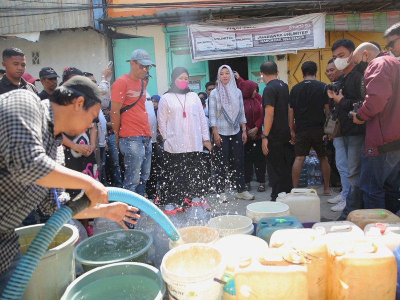 Fatmawati Rusdi Tinjau Wilayah Kekeringan di Kecamatan Ujung Tanah
