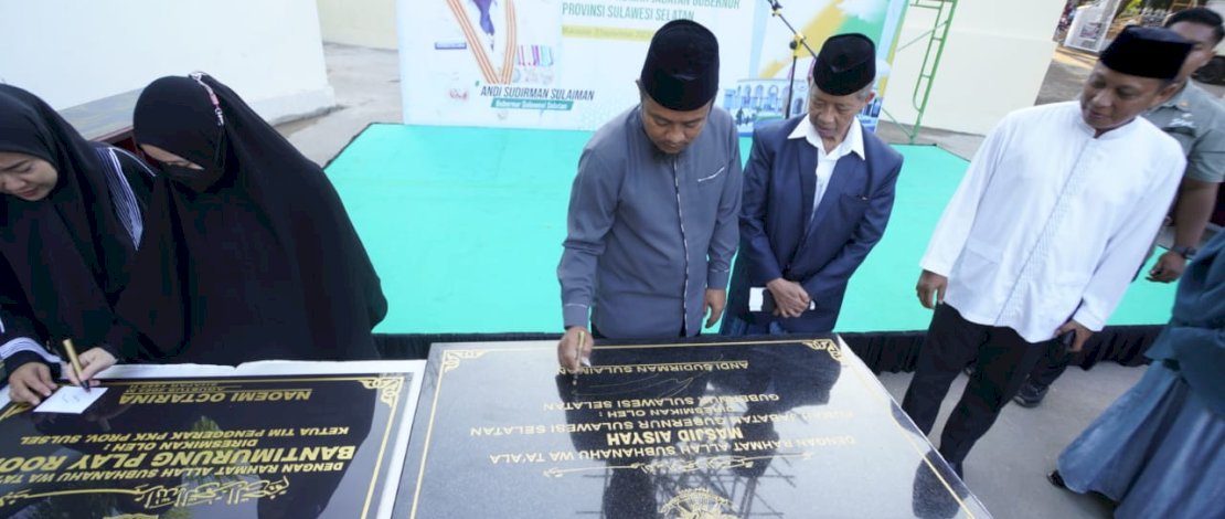 Gubernur Sulsel, Andi Sudirman Sulaiman, meresmikan pembangunan Masjid Aisyah di Kompleks Rumah Jabatan Gubernur Sulsel, Minggu, 3 September 2023.