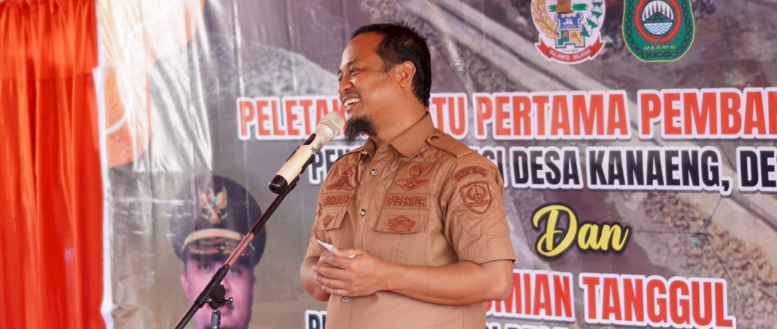 Gubernur Sulsel Letakkan Batu Pertama Tanggul Penahan Abrasi Pantai Takalar