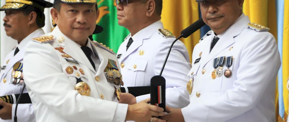 Menteri Dalam Negeri (Mendagri), Tito Karnavian, secara resmi melantik Bahtiar Baharuddin sebagai Penjabat (Pj) Gubernur Sulawesi Selatan (Sulsel), di Kantor Kementrian Dalam Negeri (Kemendagri), Jakarta Pusat, Selasa, 5 September 2023. Menteri Dalam Negeri (Mendagri), Tito Karnavian, secara resmi melantik Bahtiar Baharuddin sebagai Penjabat (Pj) Gubernur Sulawesi Selatan (Sulsel), di Kantor Kementrian Dalam Negeri (Kemendagri), Jakarta Pusat, Selasa, 5 September 2023.