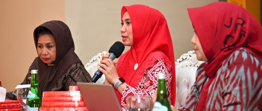 Penjabat (Pj) Ketua TP PKK Provinsi Sulawesi Selatan (Sulsel), Sofha Marwah Bahtiar, melakukan silaturahmi dengan Pengurus PKK Sulsel, di Gedung Balai Kartini, Kamis, 7 September 2023.
Penjabat (Pj) Ketua TP PKK Provinsi Sulawesi Selatan (Sulsel), Sofha Marwah Bahtiar, melakukan silaturahmi dengan Pengurus PKK Sulsel, di Gedung Balai Kartini, Kamis, 7 September 2023.