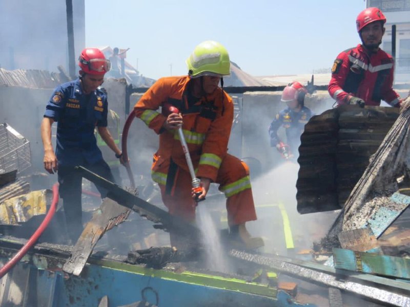 6 Rumah dan 1 Gudang Ikan di Makassar Terbakar Jelang Salat Jumat