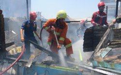 6 Rumah dan 1 Gudang Ikan di Makassar Terbakar Jelang Salat Jumat