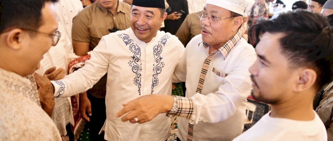 Pj gubernur Sulsel bersilaturahmi dengan alim ulama dan masyarakat di masjid raya Makassar. 